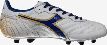 Chaussure de foot Diadora en blanc