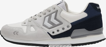 Hummel Sneakers in White: front