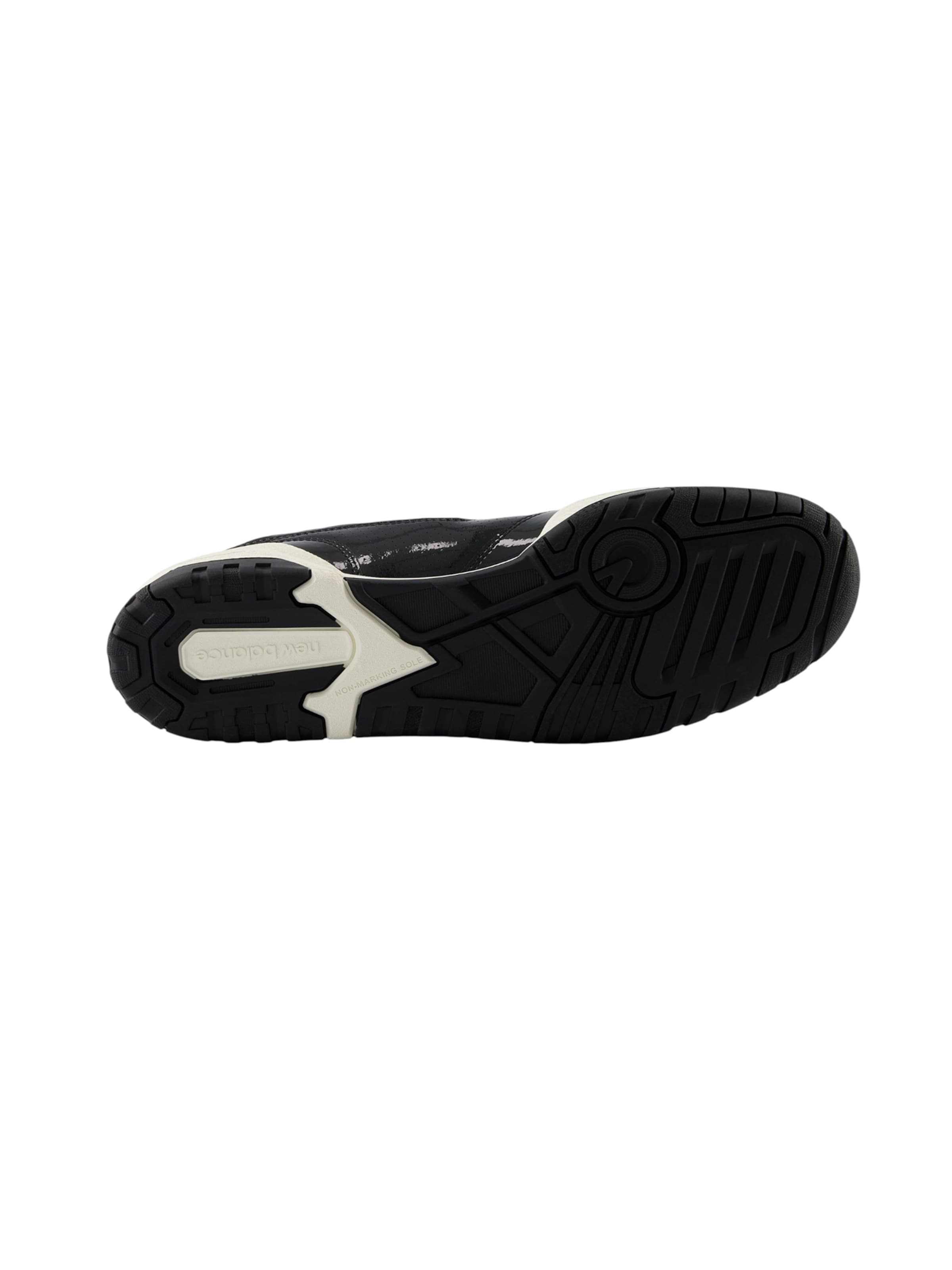 new balance Sneakers in Black