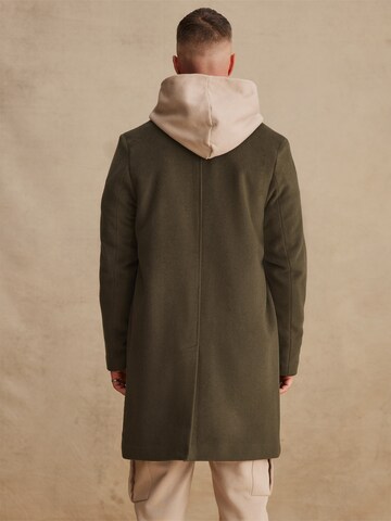 DAN FOX APPAREL Between-Seasons Coat 'Frederik' in Green