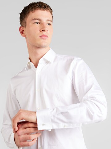 balta HUGO Priglundantis modelis Dalykinio stiliaus marškiniai 'King'