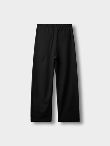 Burocs Wide leg Pleat-Front Pants in Black
