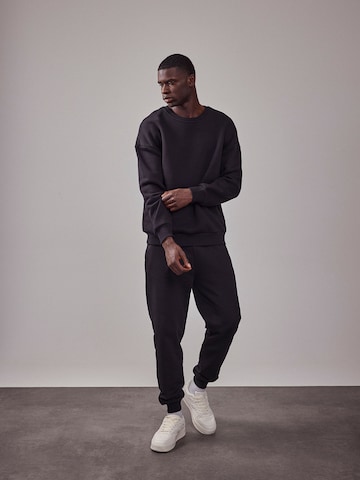 DAN FOX APPAREL Sweatshirt 'The Essential' in Black