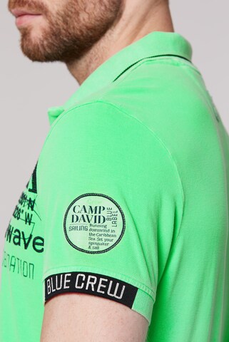 CAMP DAVID T-shirt i grön