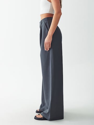 Wide leg Pantaloni con pieghe 'Katy' di Calli in grigio