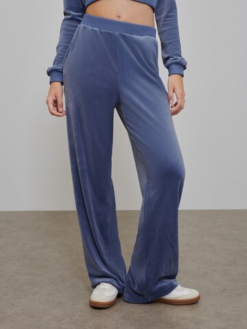 Loosefit Pantalon 'Candle Lite Glow' florence by mills exclusive for ABOUT YOU en violet : devant