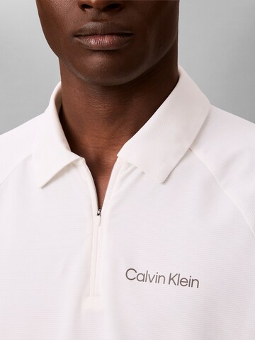 T-Shirt Calvin Klein en blanc