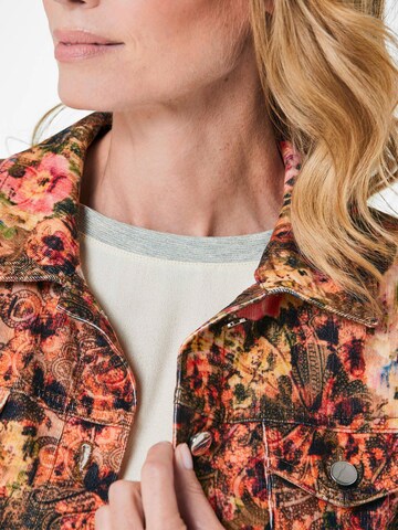 Goldner Tussenjas in Bruin