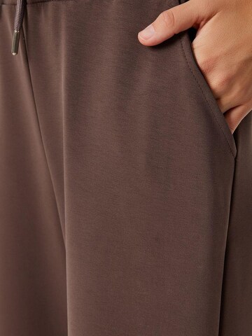 Wide leg Pantaloni di Happiness İstanbul in marrone