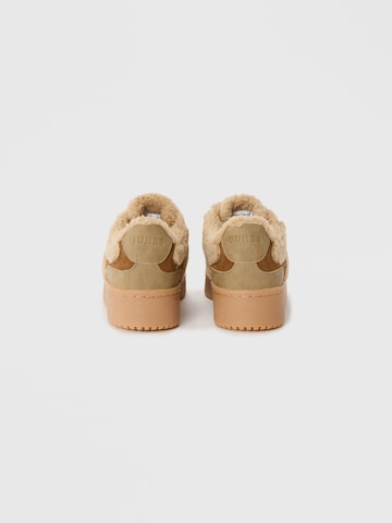 Baskets basses 'MIRAM' GUESS en beige