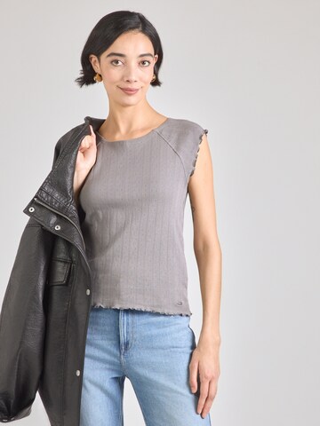 Pepe Jeans Μπλουζάκι σε γκρι: μπροστά