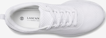 LASCANA Låg sneaker i vit