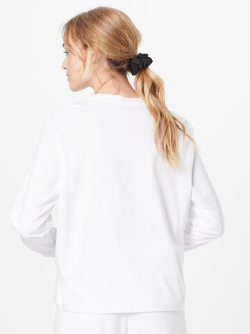 T-shirt Nike Sportswear en blanc