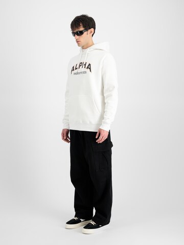 ALPHA INDUSTRIES Sweatshirt i vit