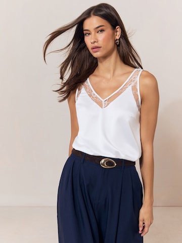 Lipsy Top in Zwart: voorkant