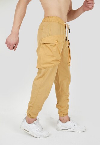 Effilé Pantalon Tom Barron en jaune