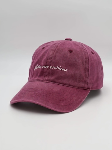 grippyglow Cap 'pilates over problems' in Purple: front