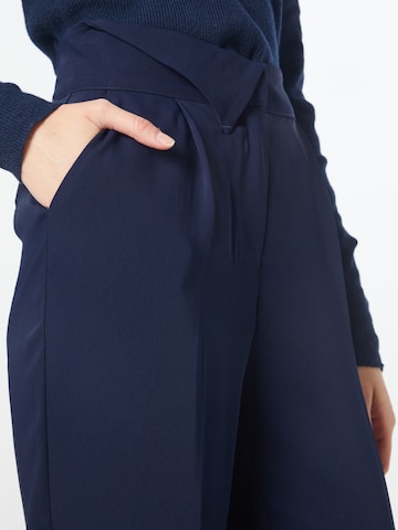 Regular Pantalon chino Karen Millen en bleu