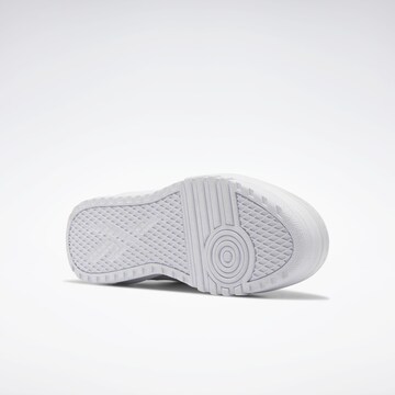 Baskets basses 'Club C Extra' Reebok en blanc