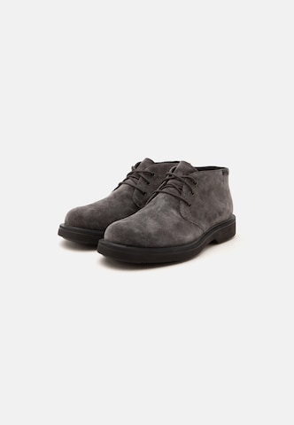 CAMPER Chukka Boots 'Norman' i grå