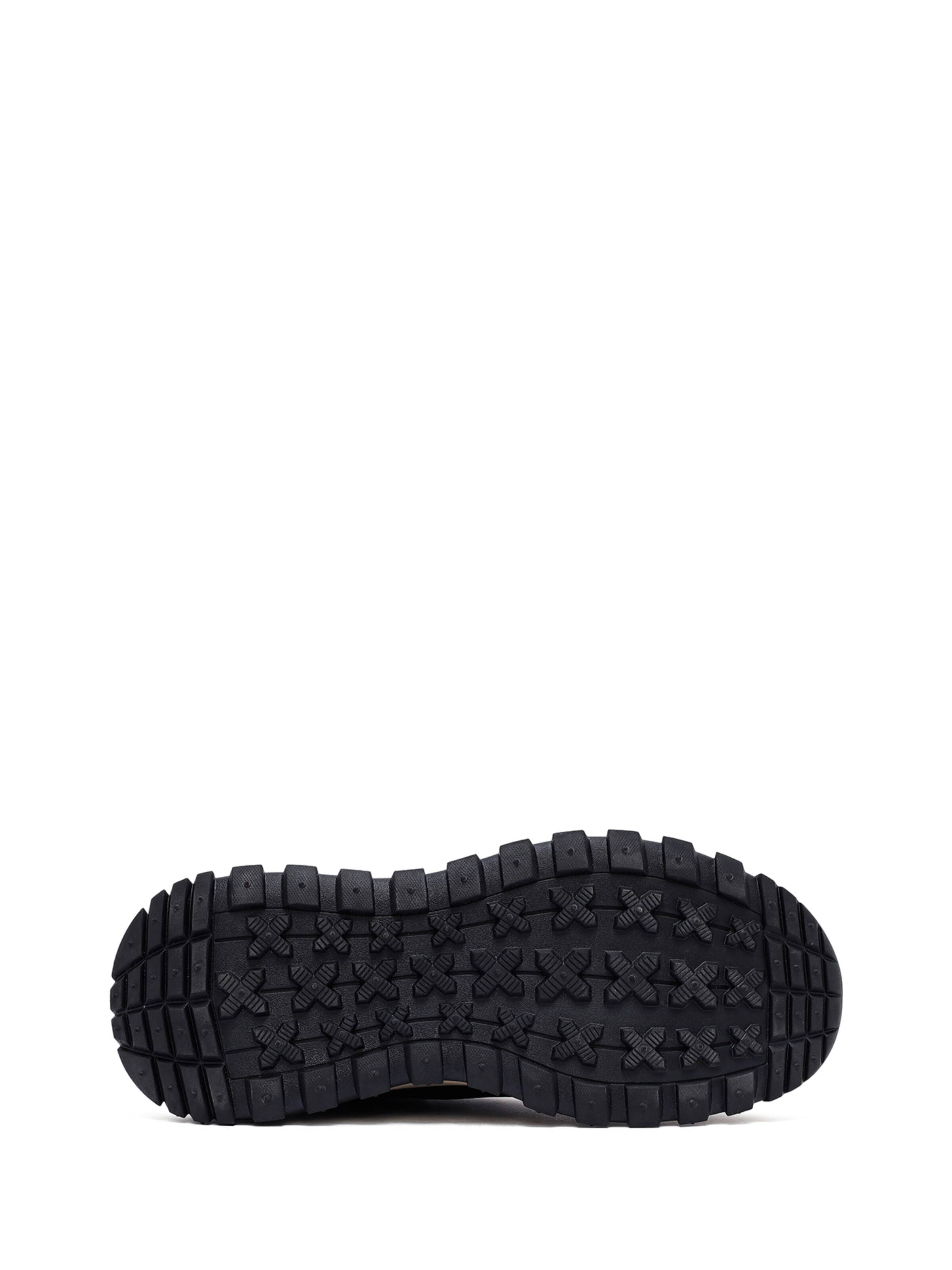 Sneaker bassa di Derimod in nero