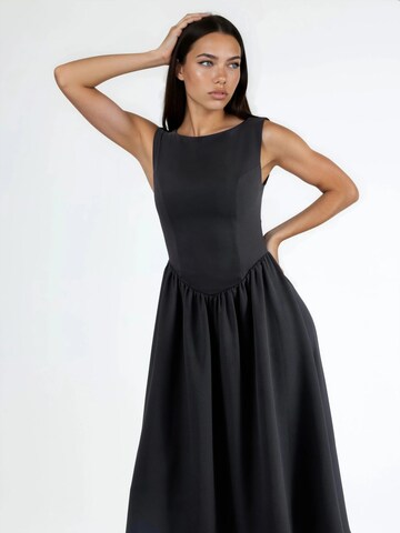 Hiccup Kleid in Schwarz