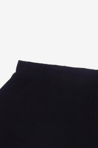 VILA Shorts in XL in Black