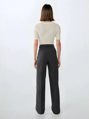 Wide leg Pantaloni con piega frontale di Hiccup in grigio