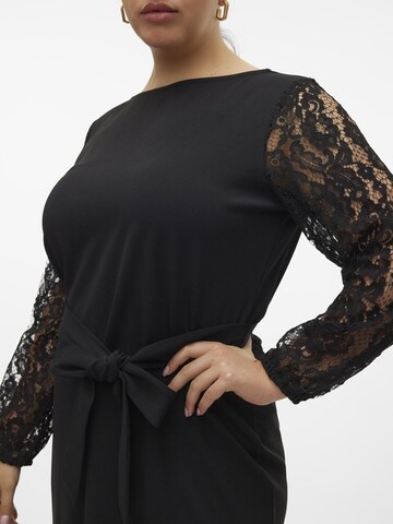 Robe de cocktail 'MAGDA' Vero Moda Curve en noir