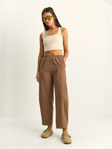 Bianco Lucci Regular Trousers in Brown