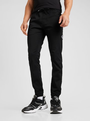 Effilé Pantalon chino Calvin Klein Jeans en noir : devant