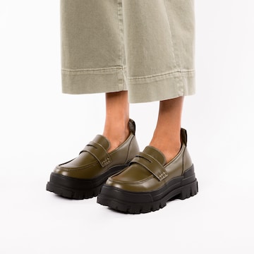 Chaussure basse 'ASPHA LOAFER' BUFFALO en vert : devant
