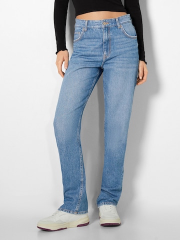 Bershka Regular Jeans in Blauw: voorkant