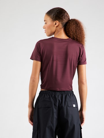 Tricou funcțional 'ONE CLSC' de la NIKE pe roșu