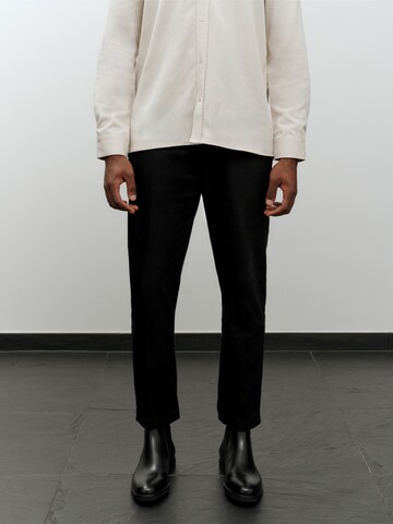 regular Pantaloni con piega frontale 'Essential' di DAN FOX APPAREL in nero: frontale
