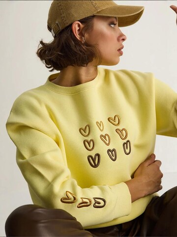 Felpa di Bianco Lucci in giallo