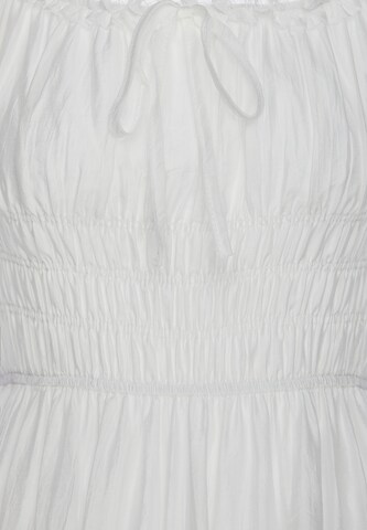 IZIA - Vestido en blanco