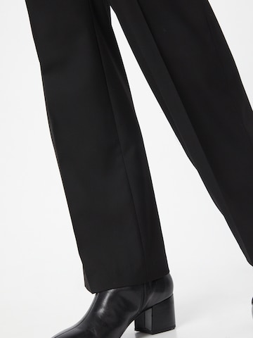 regular Pantaloni con piega frontale di s.Oliver BLACK LABEL in nero