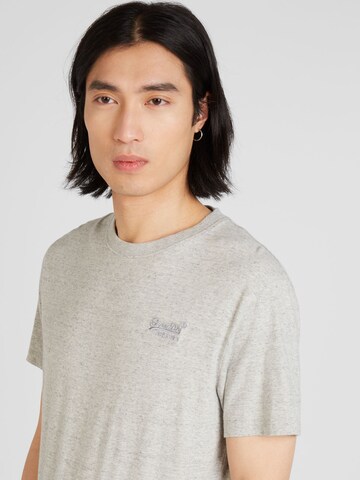 Superdry T-Shirt in Grau