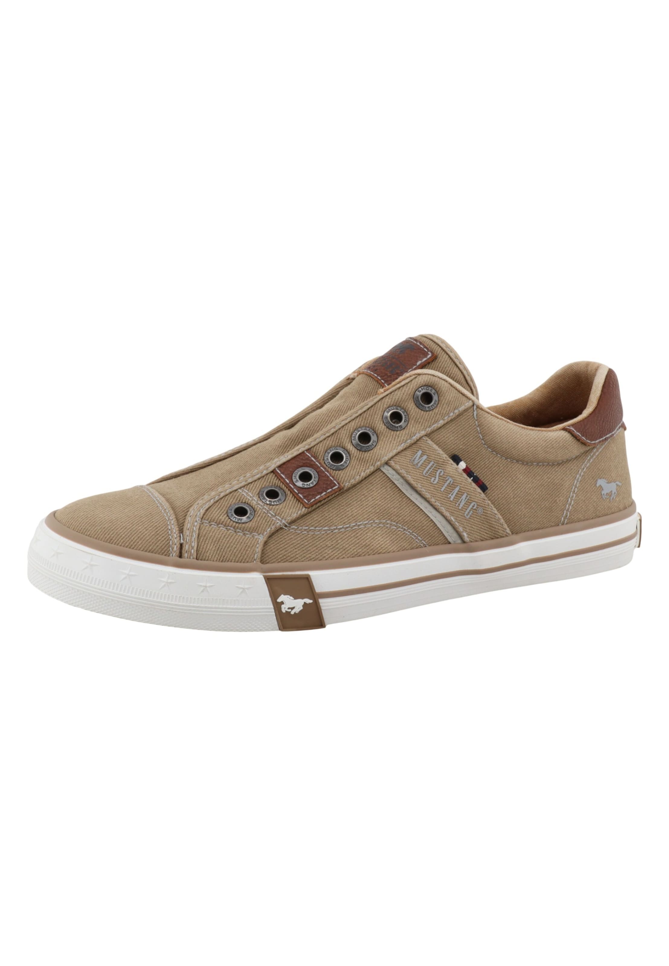 MUSTANG Trainers in Brown: front