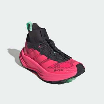 ADIDAS TERREX - Zapatos bajos 'Freehiker 3 Ultra' en rosa