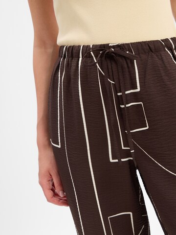 Regular Pantalon à pince Someday en marron