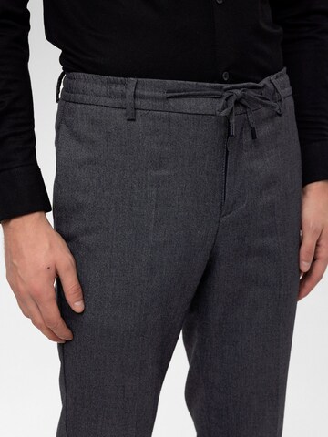 Coupe slim Pantalon Antioch en gris