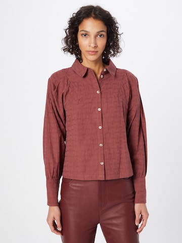 System Action Blouse in Rood: voorkant