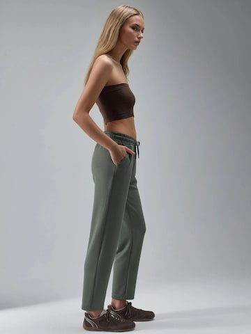 Hiccup Regular Pants in Green