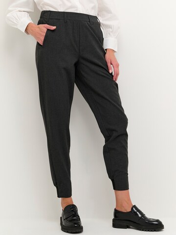 Kaffe Tapered Pants 'KA Hannie' in Grey: front