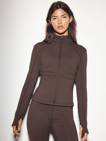 Next - Chaqueta de entretiempo 'Active Balance' en marrón: frente