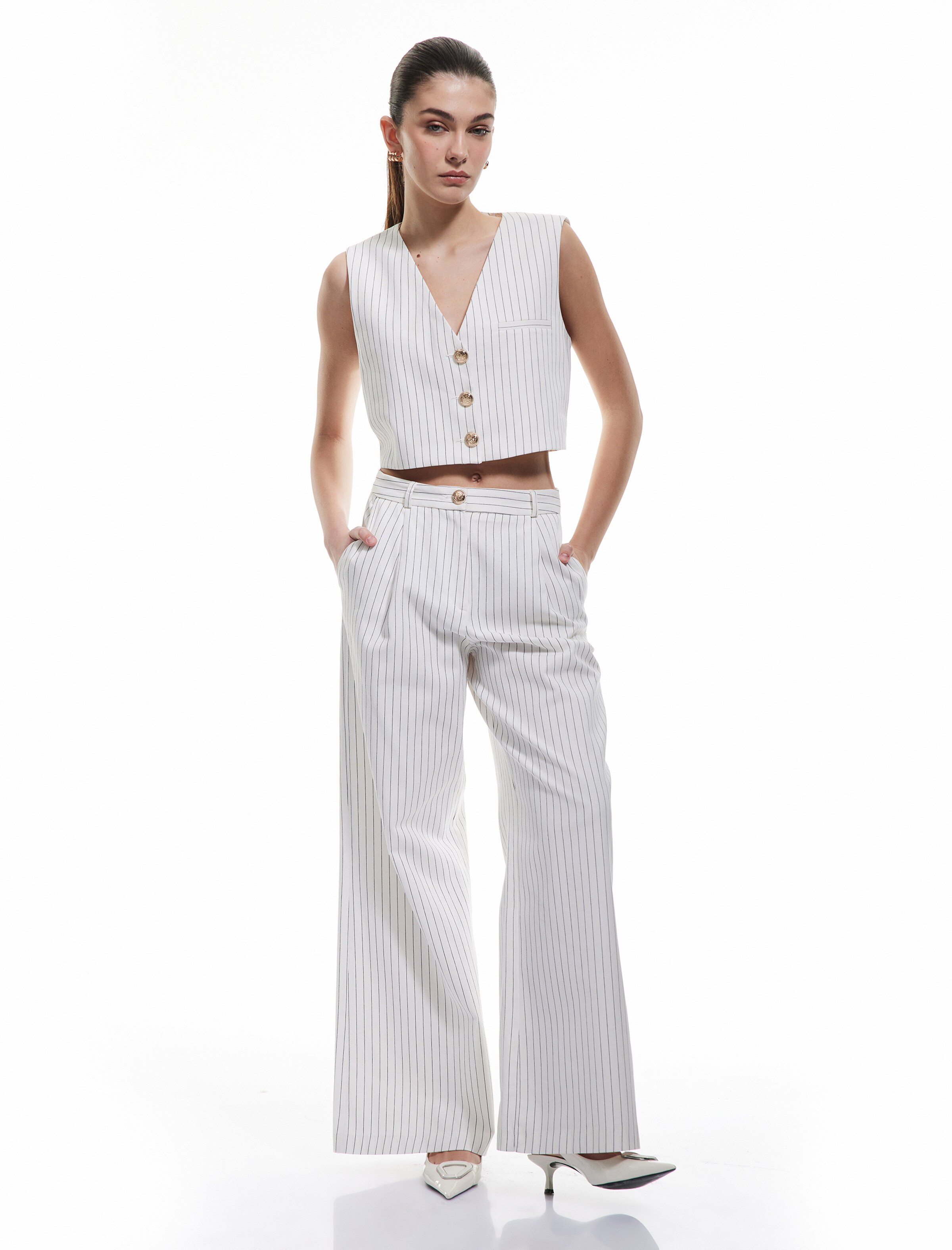 Koton Wide leg Pleat-Front Pants in White: front
