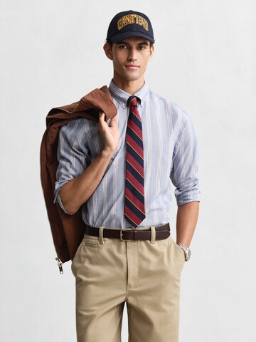 Coupe regular Chemise GANT en bleu : devant