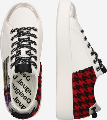 Baskets basses 'TARTAN' Desigual en blanc